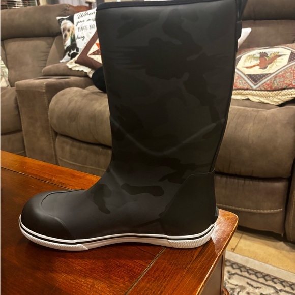 Pelagic Longshore 12” Fishing Boots - Picture 3 of 5